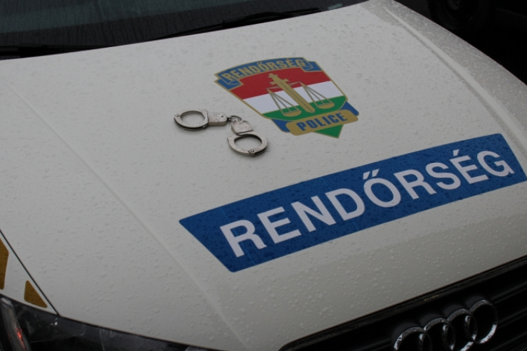 Kukában bújt el a rendőrök elől a sorozatbetörő