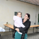 Őszi mulatság Szanyban a kastély udvarán.