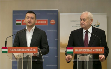 Fidesz-KDNP-frakcióülés - Rogán: júliusban lesz újabb rezsicsökkentés