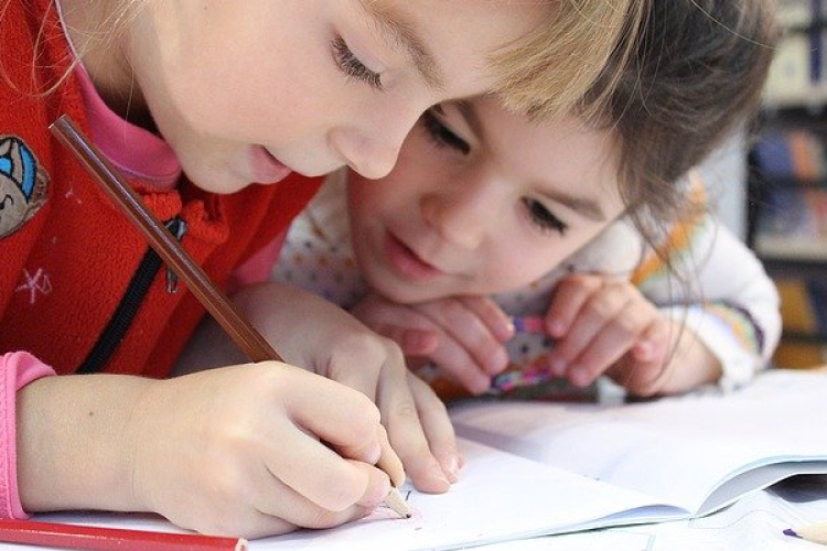 Iskolakezdési támogatást ad rászorulóknak Szil Önkormányzata