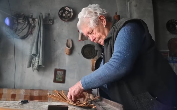 Elvira néni, a gyékény bősárkányi varázslója