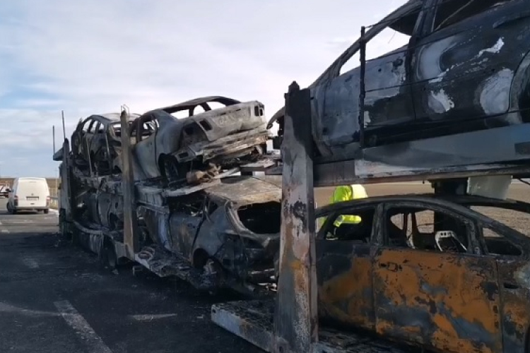 Újra teljes szélességében lezárják az M86-ost Zsebeházánál