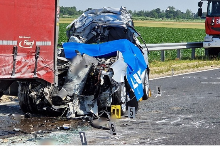 Az M86-os autóút talán eddigi legcsúnyább balesetéhez is vonultak a múlt héten a tűzoltók